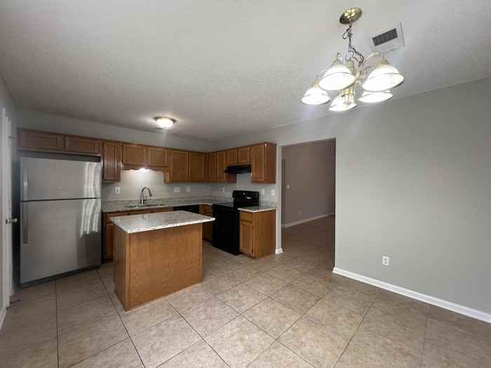 7036 Foxhall Dr - Photo 3 of 28