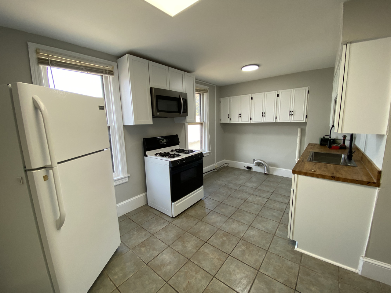 229 Valley St - Photo 3 of 6