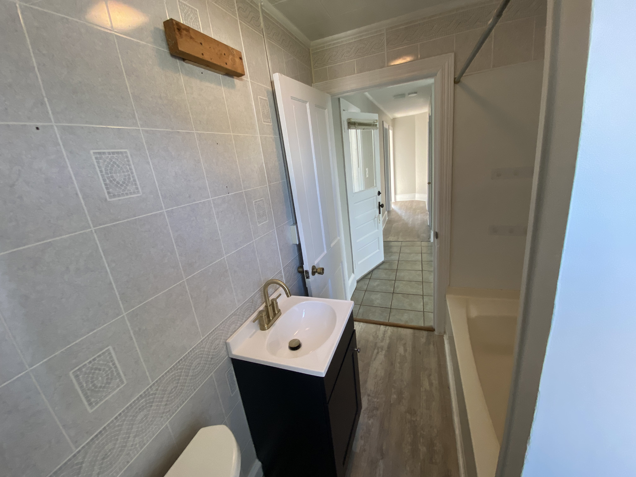 229 Valley St - Photo 4 of 6