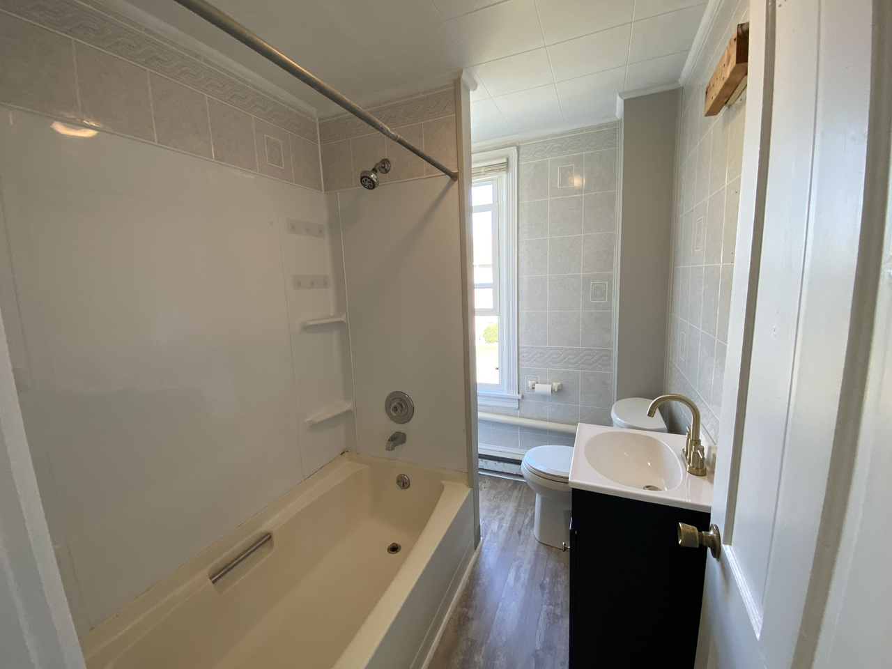 229 Valley St - Photo 5 of 6