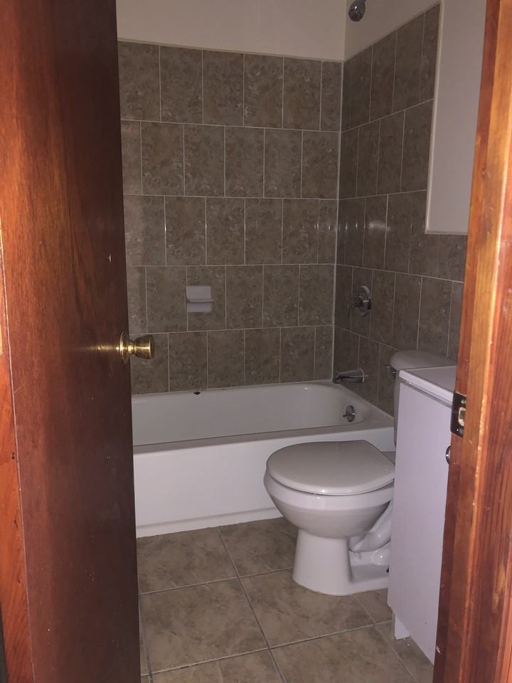 1045 E 58th St #2 - Photo 3 of 9