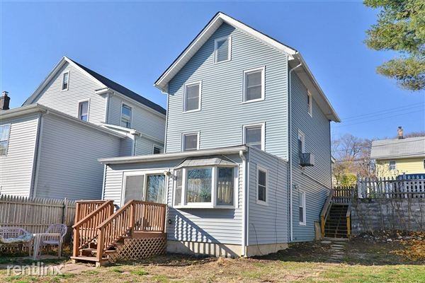 225 Mechanic St - Photo 3 of 12