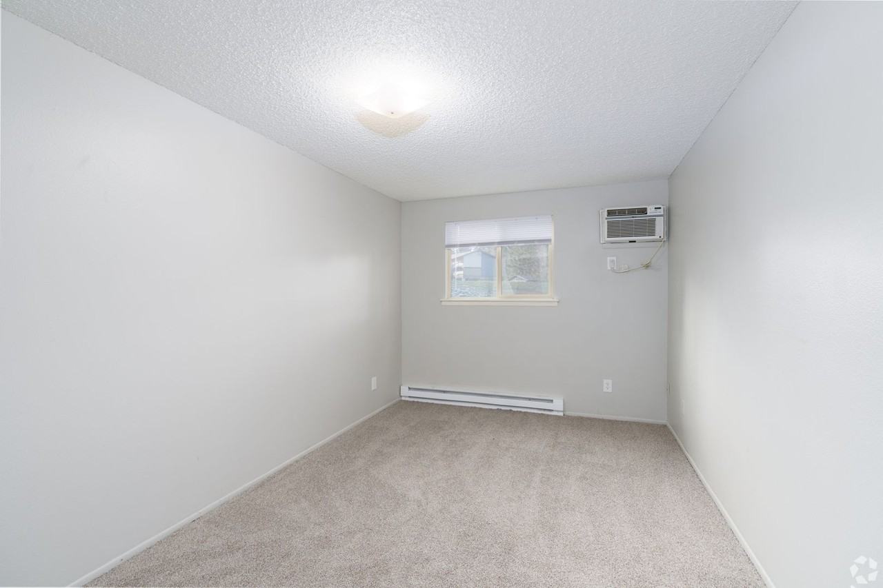 Rosewood Club Apts - Photo 6 of 8
