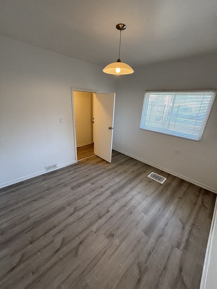 744 Elgin Ave - Photo 4 of 34