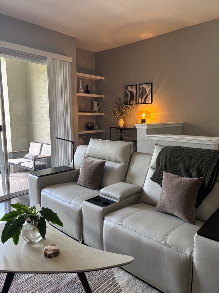 708 Promenade Pl - Photo 2 of 20