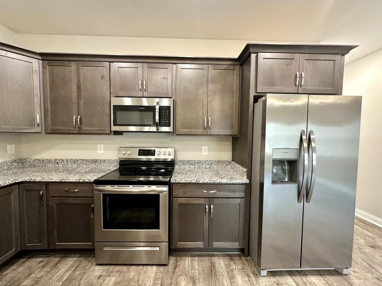 1174 Meadowhill Ln - Photo 7 of 10