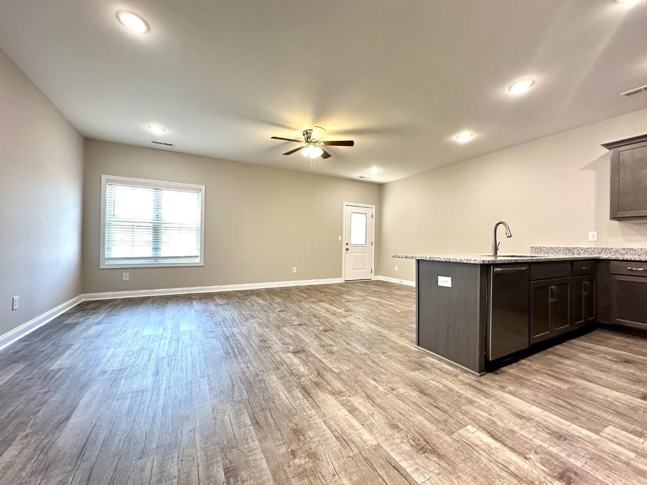 1176 Meadowhill Ln - Photo 5 of 10