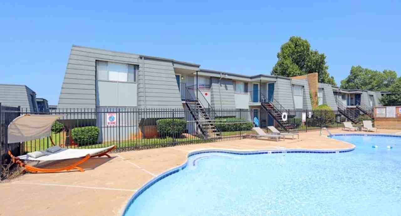 Chelsea Manor is the place for you! - Photo 2 of 44