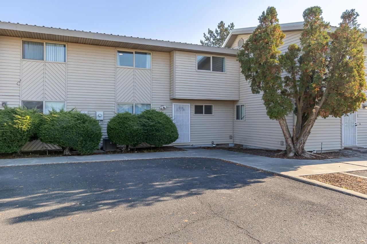 Furnished Condo in McNary - Photo 2 of 3