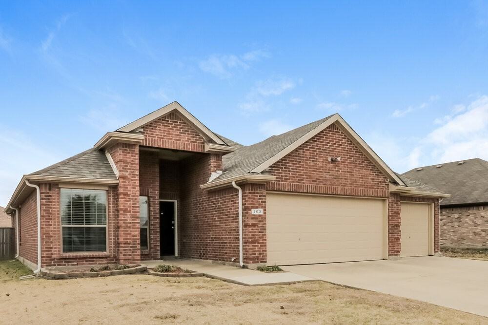 203 S Chestnut St - Photo 3 of 16