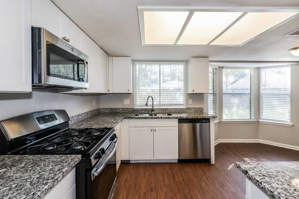 18711 Droitwich Dr - Photo 5 of 17