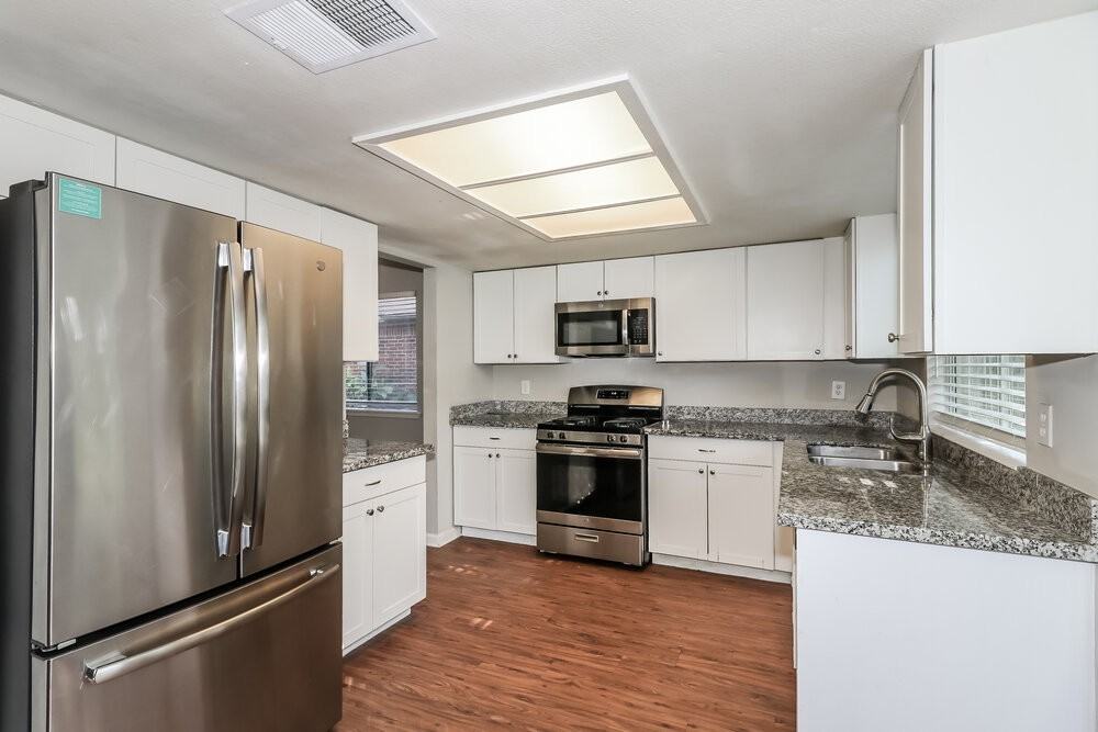 18711 Droitwich Dr - Photo 6 of 17