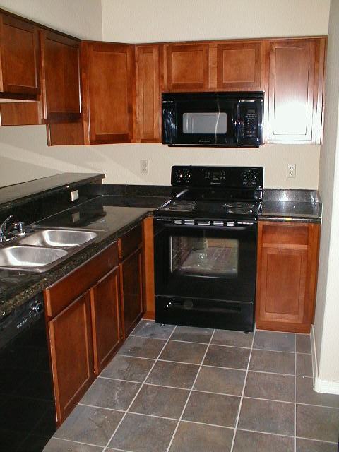 1117 E 8th St - Photo 2 of 12