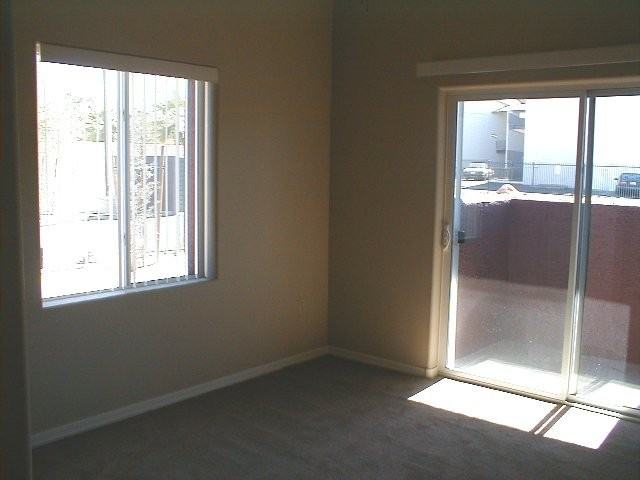 1117 E 8th St - Photo 4 of 12