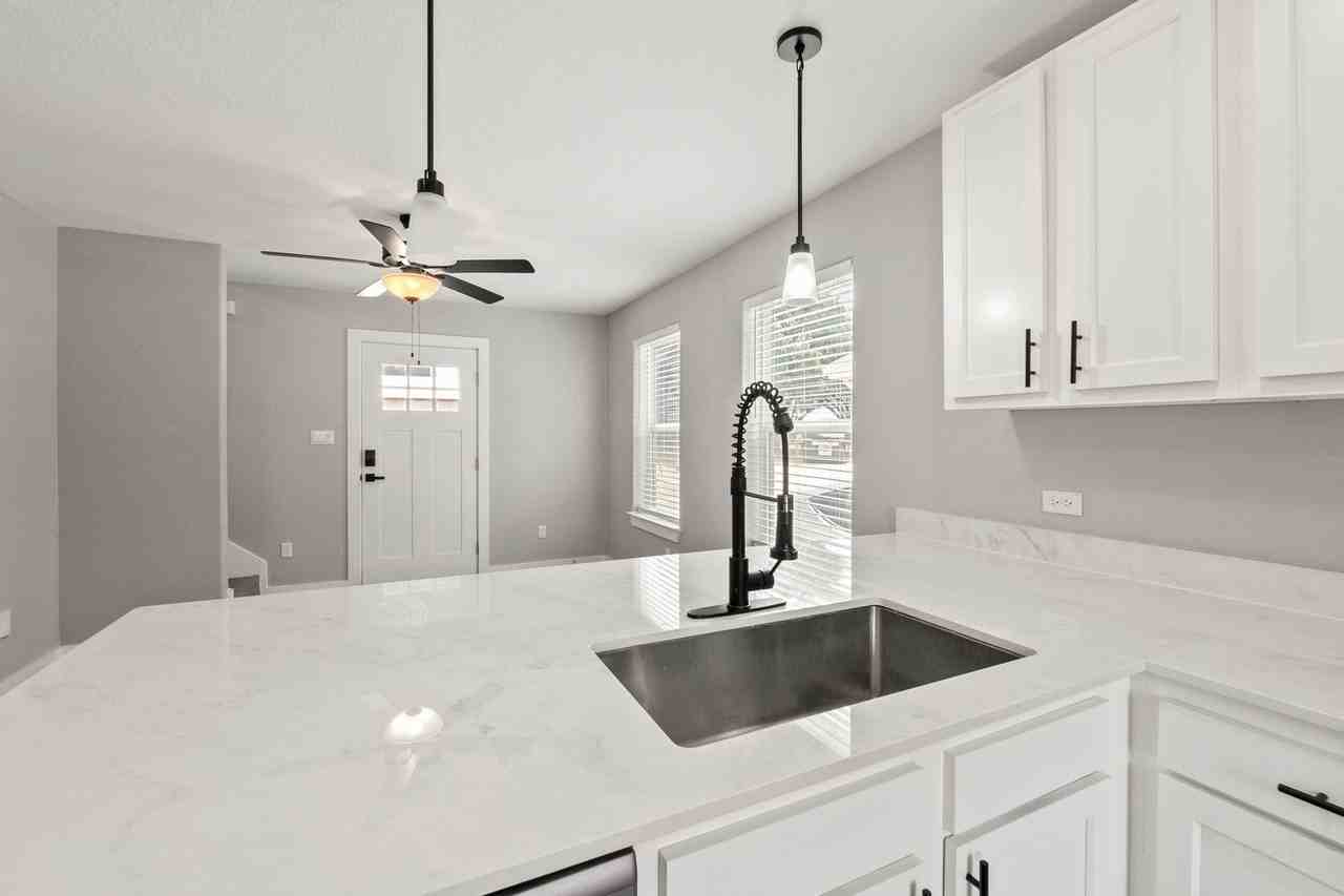 20 Tate Lane - Photo 5 of 44