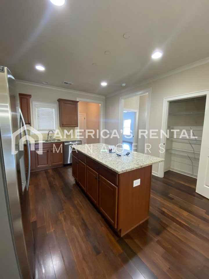 1607 Chace Terrace - Photo 7 of 25