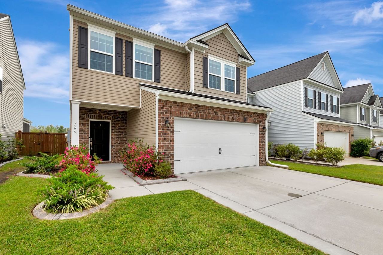 766 Redbud Ln - Photo 3 of 35