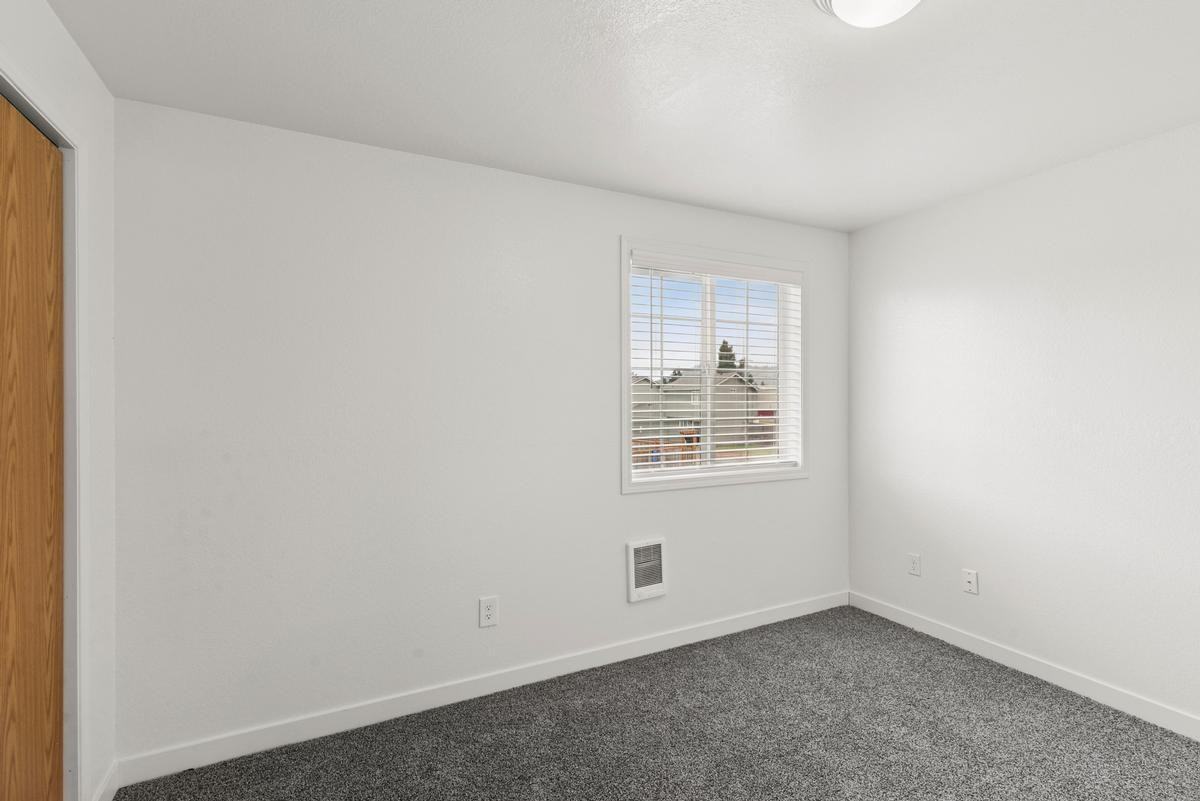 4086 B St - Photo 5 of 19