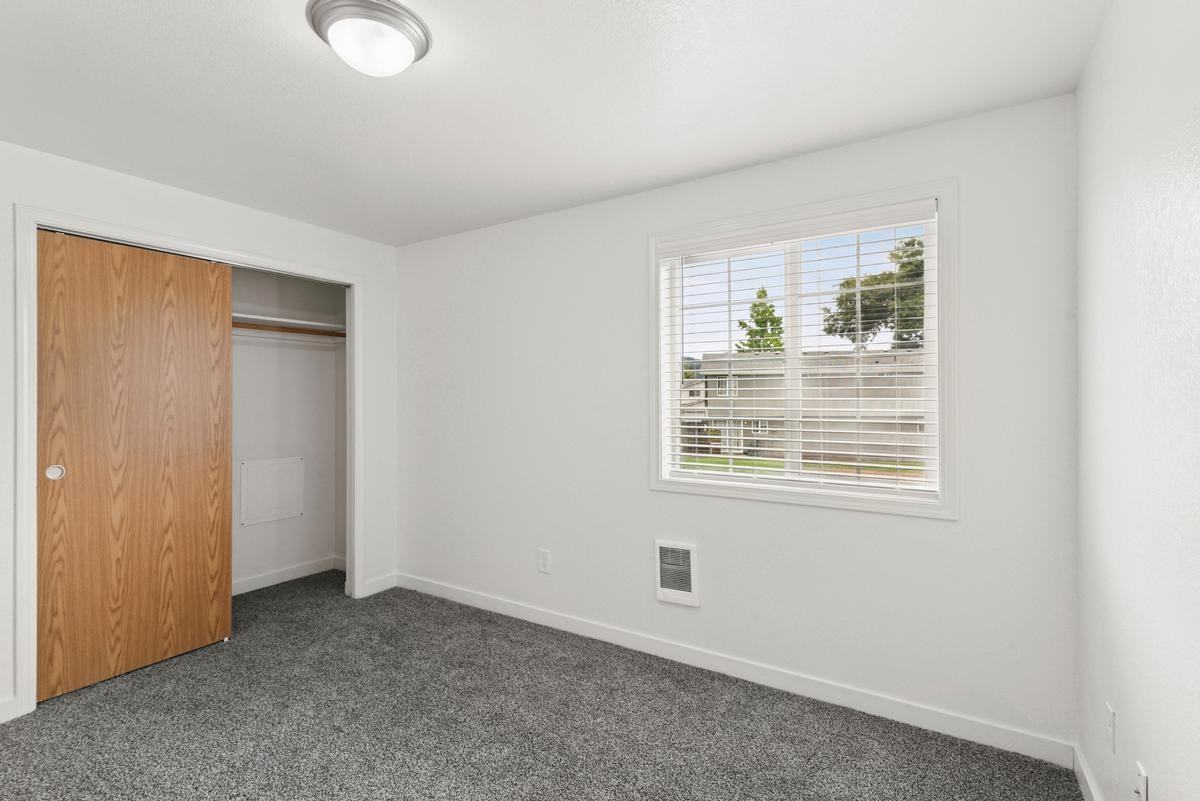 4086 B St - Photo 5 of 10