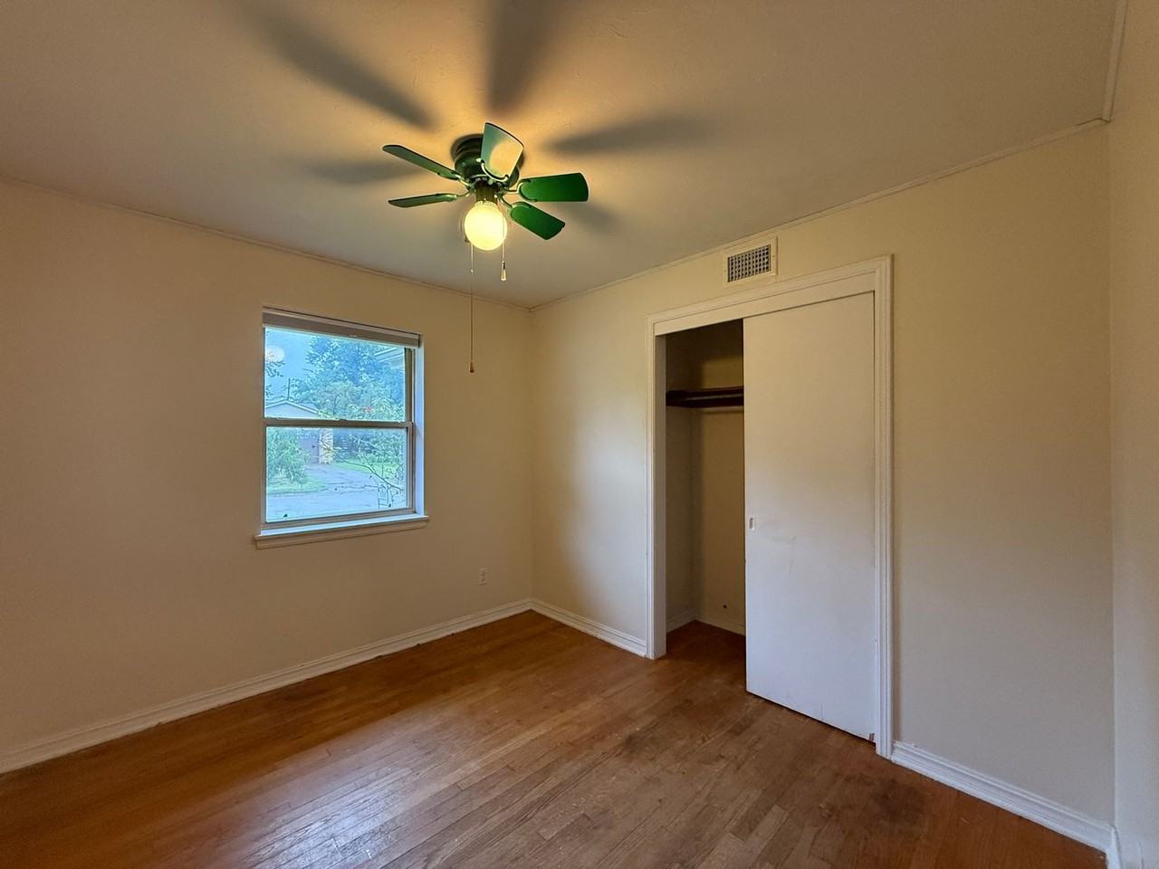 5417 Northwest 46th Terrace - Photo 5 of 21