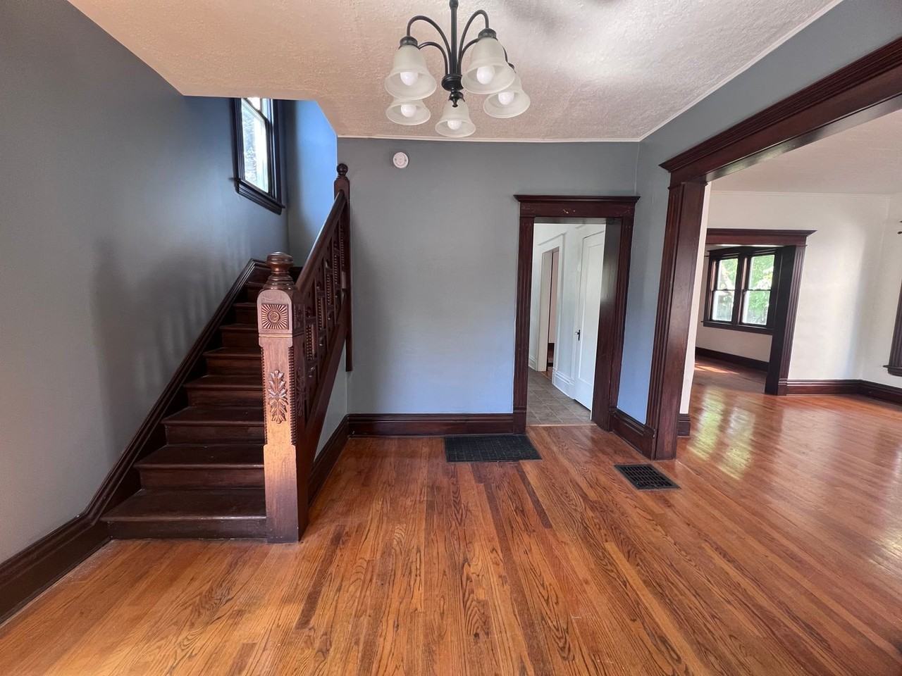 425 Fuller Ave Se - Photo 3 of 50