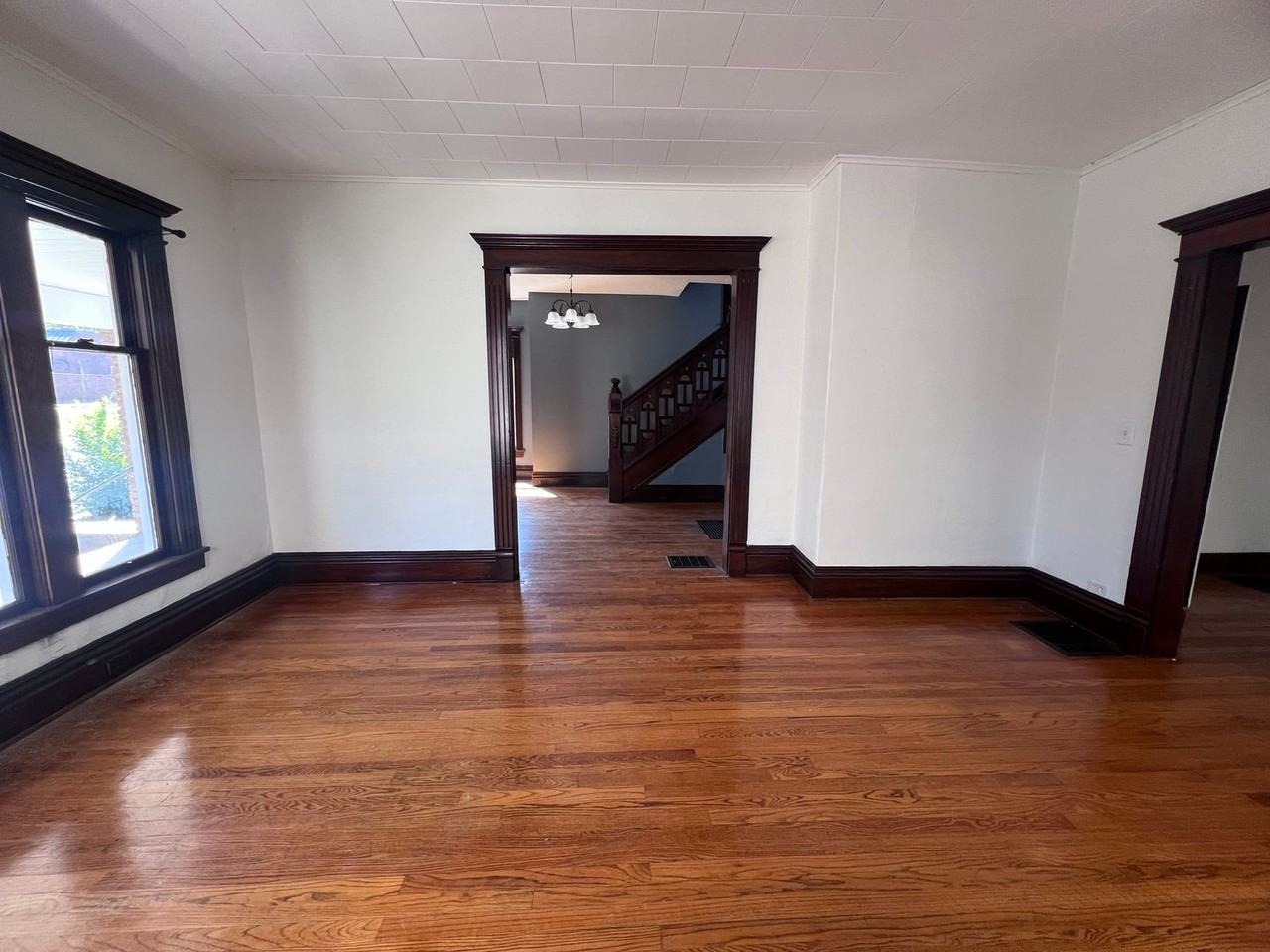 425 Fuller Ave Se - Photo 5 of 50