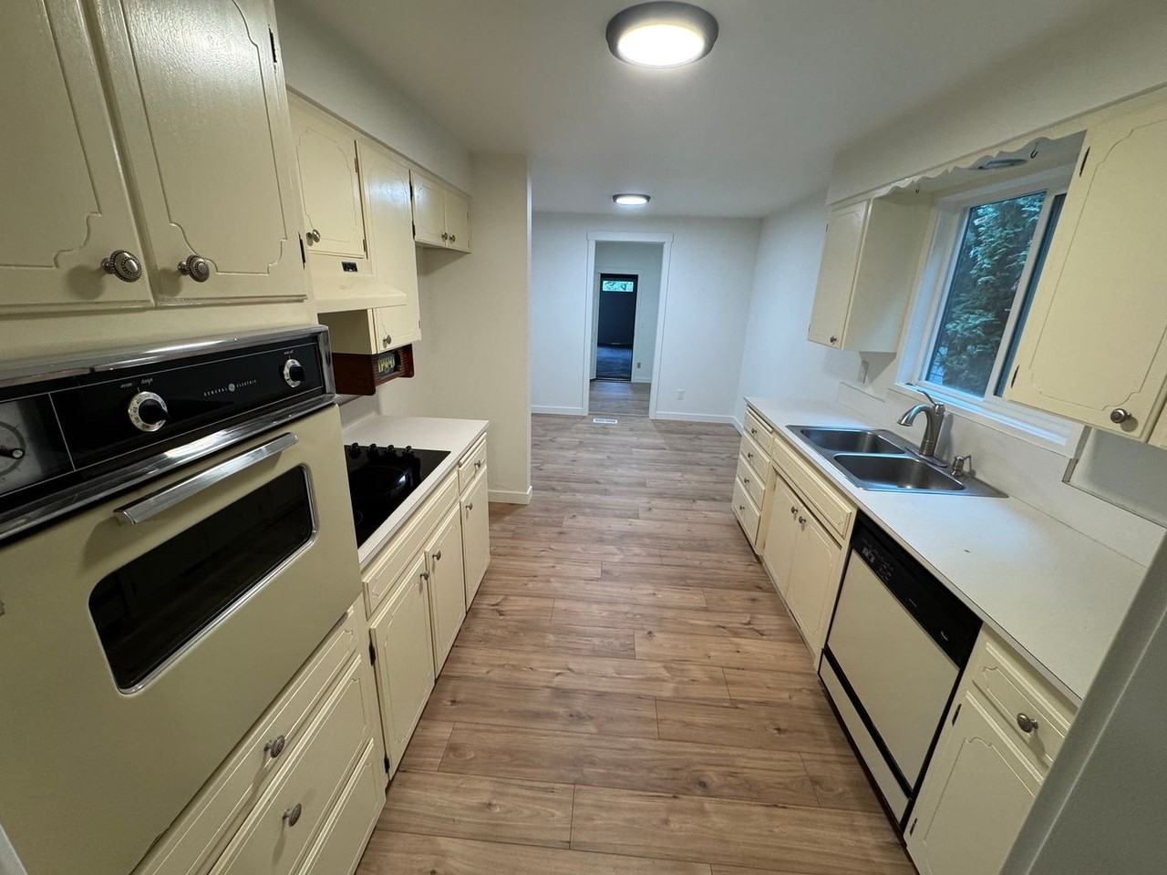 2490 Nw 25th St - Photo 2 of 34
