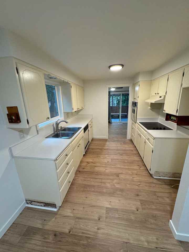 2490 Nw 25th St - Photo 3 of 34