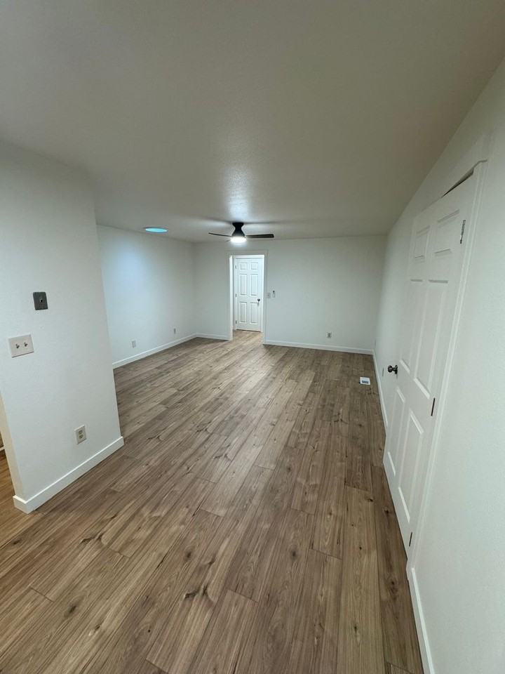 2490 Nw 25th St - Photo 4 of 34