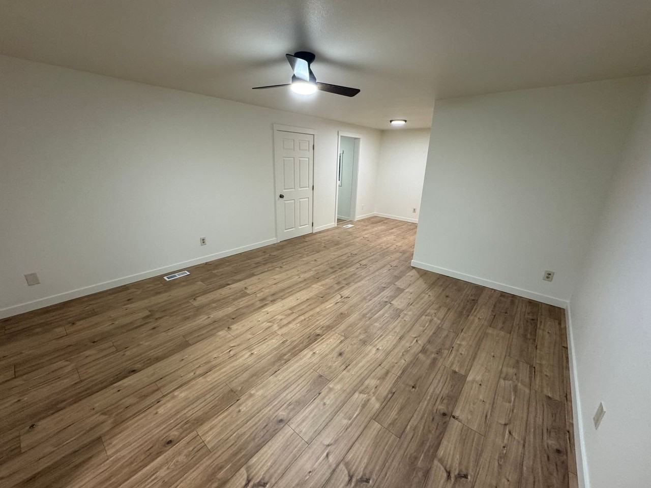 2490 Nw 25th St - Photo 5 of 34