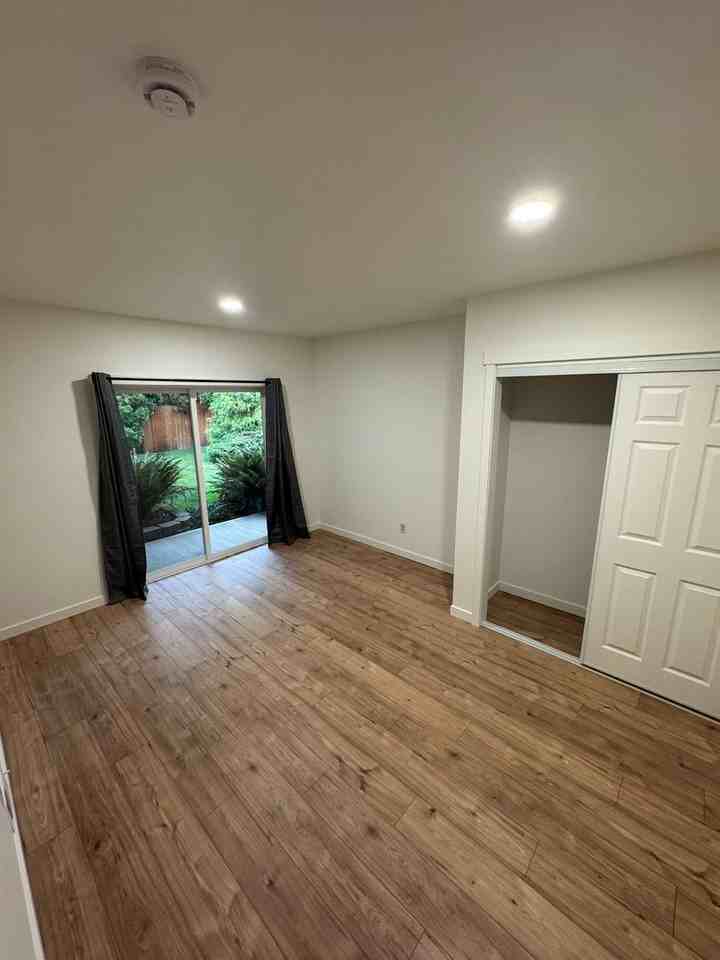 2490 Nw 25th St - Photo 6 of 34
