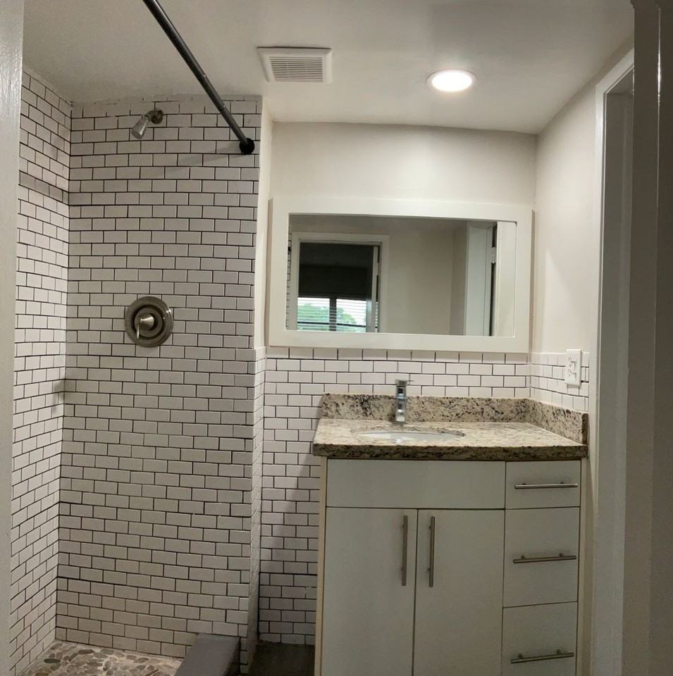 1941 Ne 51st St - Photo 5 of 11