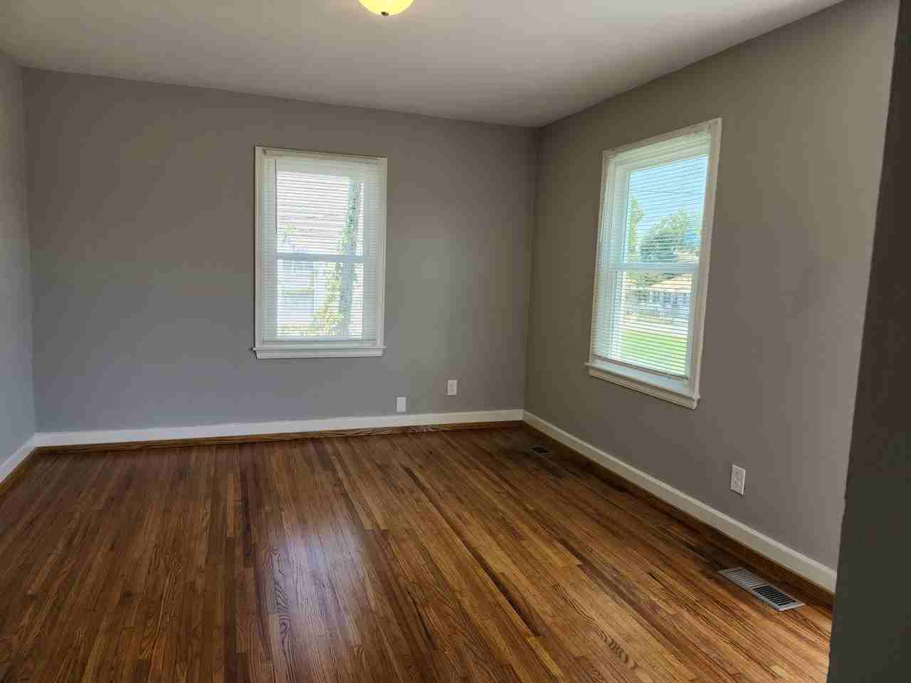 1415 Wright St - Photo 4 of 12