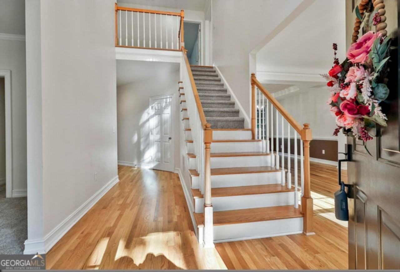 1202 Loxley Cir - Photo 5 of 50
