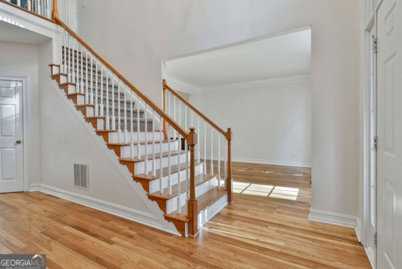 1202 Loxley Cir - Photo 7 of 50