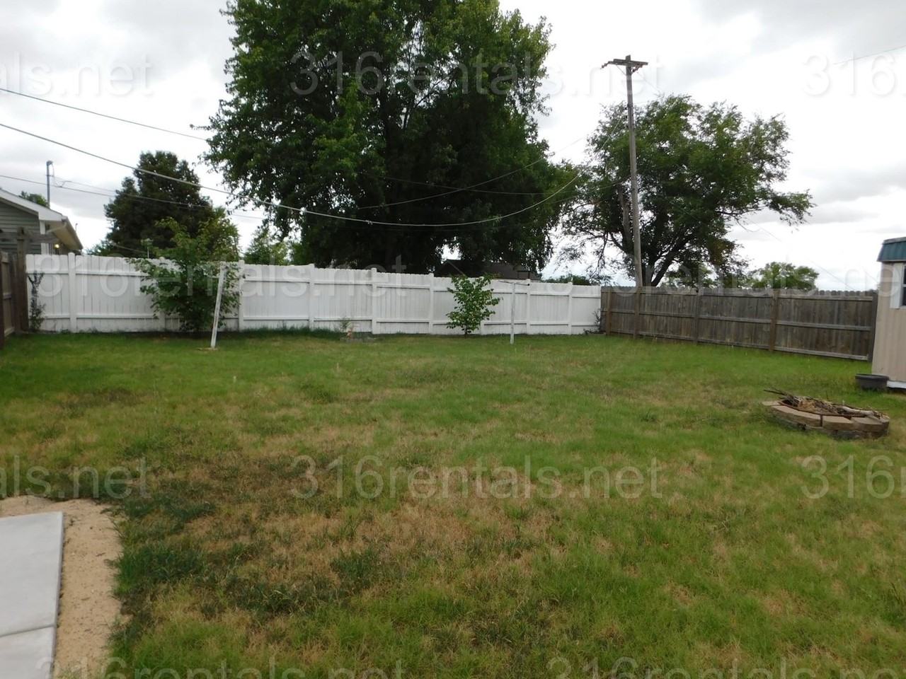 555 N 8th St - Photo 2 of 15