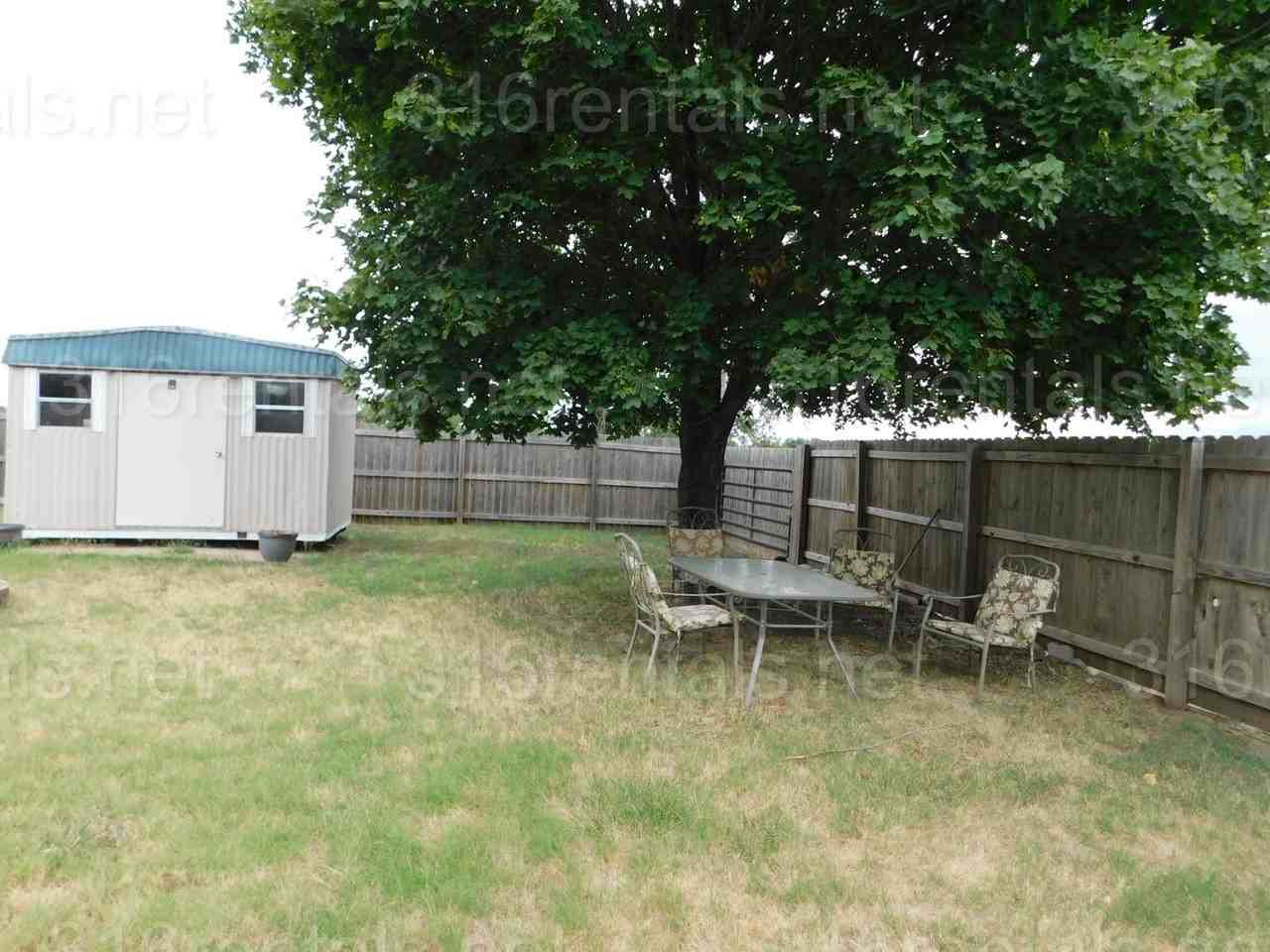 555 N 8th St - Photo 3 of 15