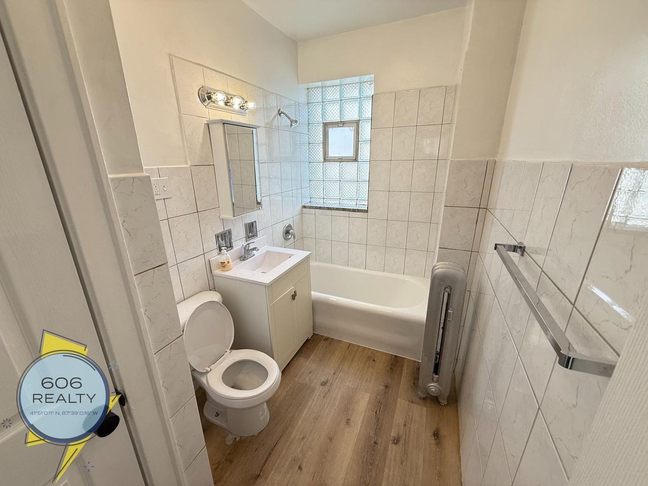 4921 4921 W Berteau 2 - Photo 2 of 7