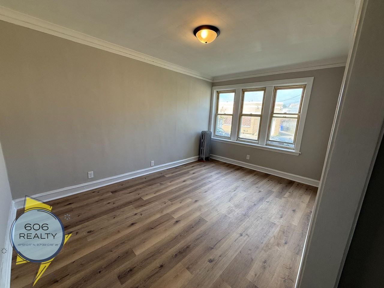 4921 4921 W Berteau 2 - Photo 3 of 7