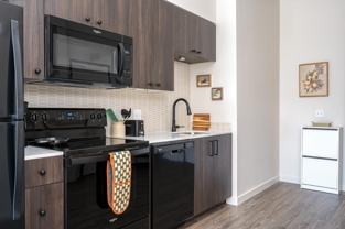 424 Center St Ne - Photo 1 of 1