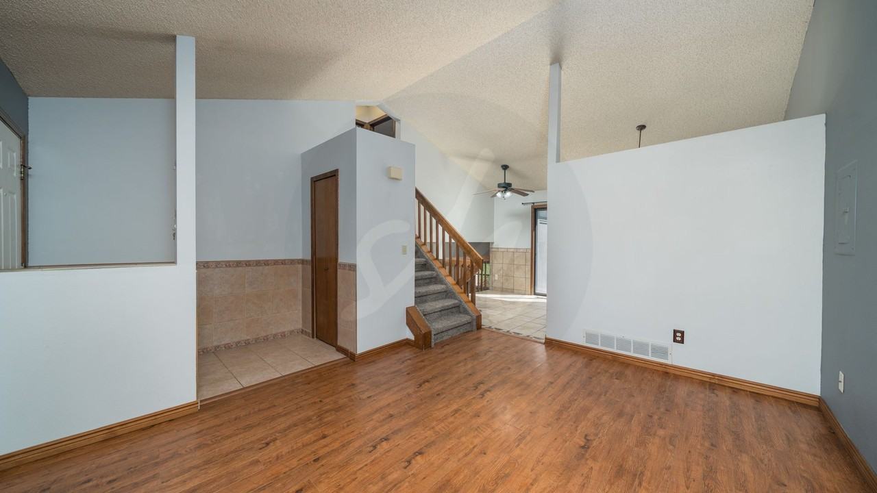 1625 Maitland Ct - Photo 2 of 19