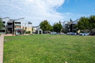 230 Southeast Edgeway Drive - Photo 1 of 1