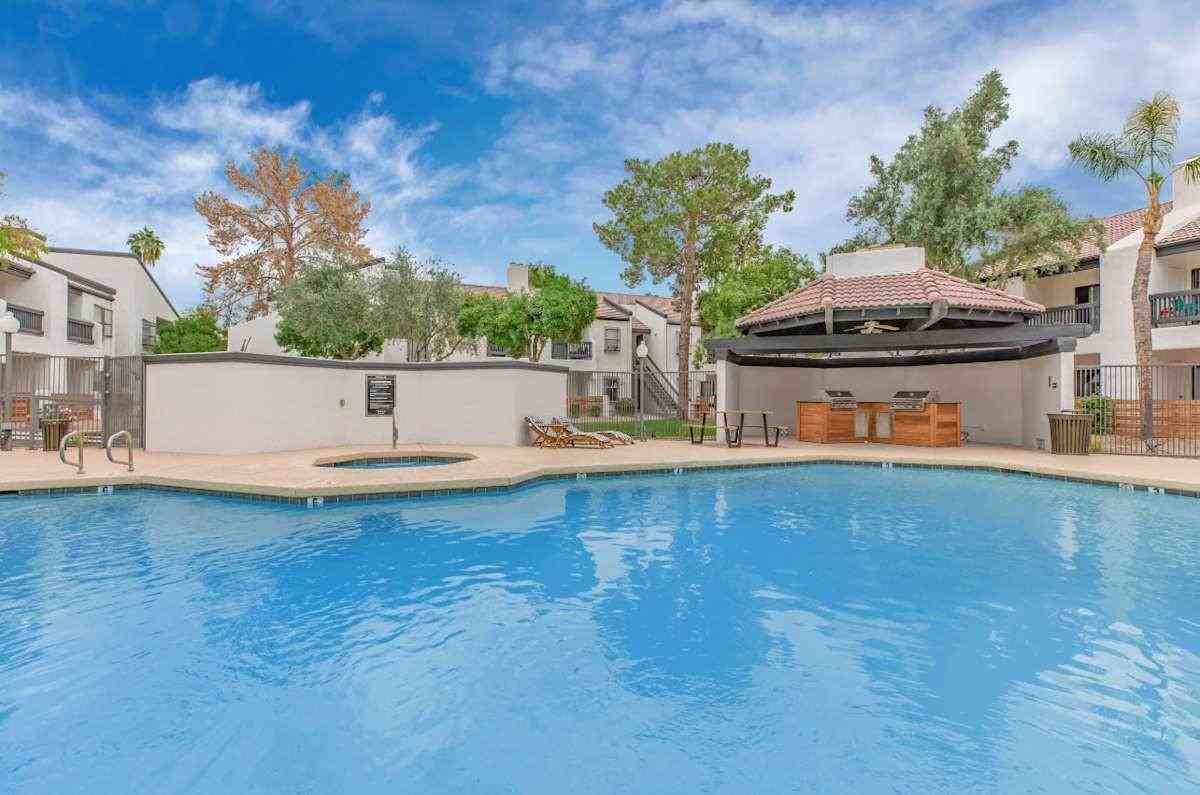 2101 N Evergreen St - Photo 3 of 41