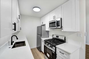 1231 12th St. in Santa Monica.  Steps to Wilshire Blvd! - Photo 1 of 1
