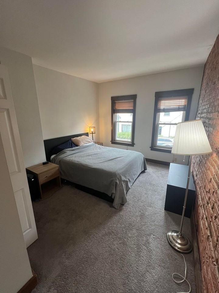 222 West Walnut Street - Photo 2 of 18