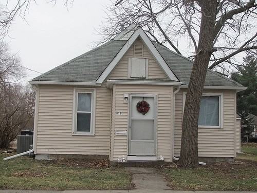 818 W 3rd St - Photo 6 of 10