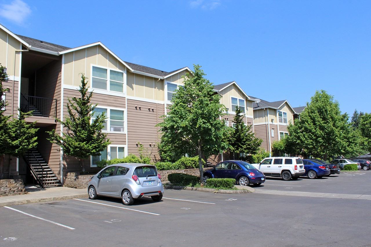 683 Northeast 162nd Avenue - Photo 4 of 29