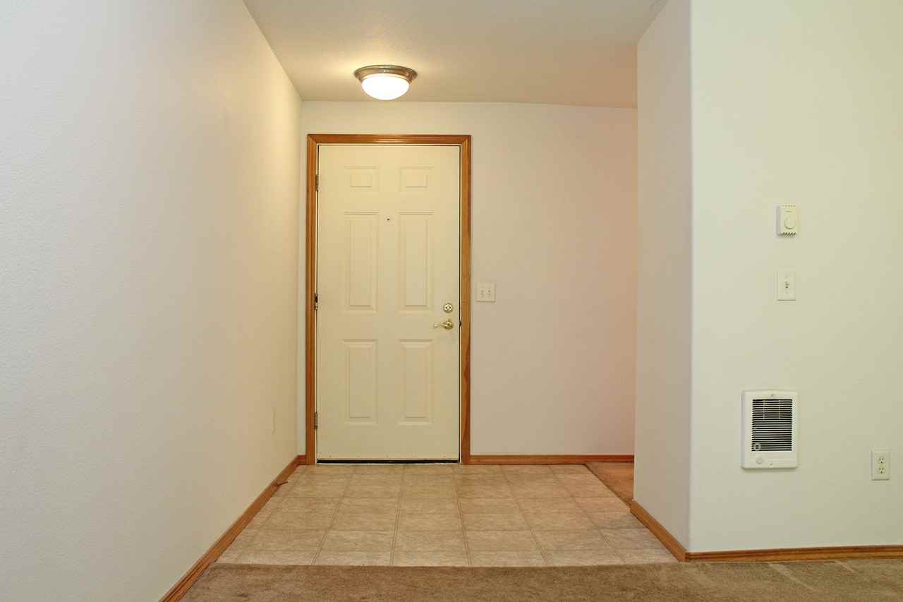 683 Northeast 162nd Avenue - Photo 5 of 29