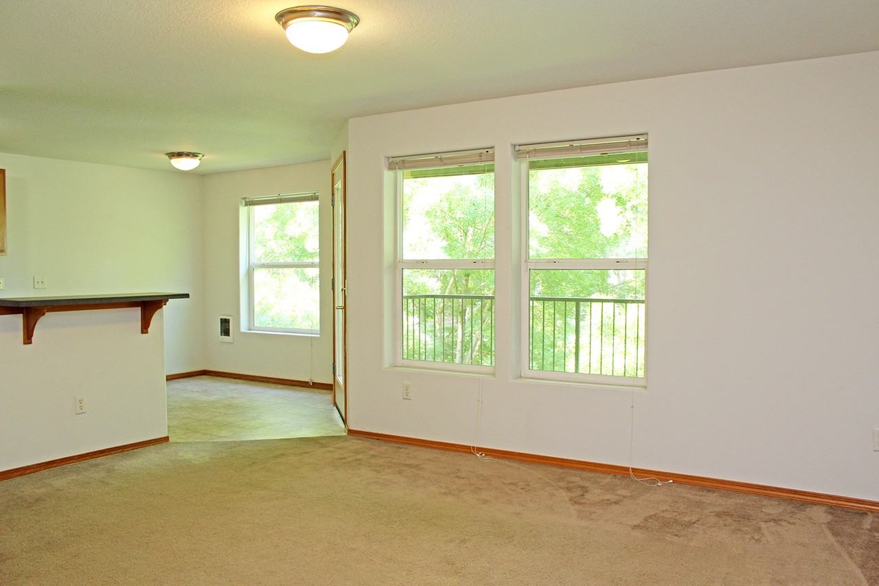 683 Northeast 162nd Avenue - Photo 6 of 29