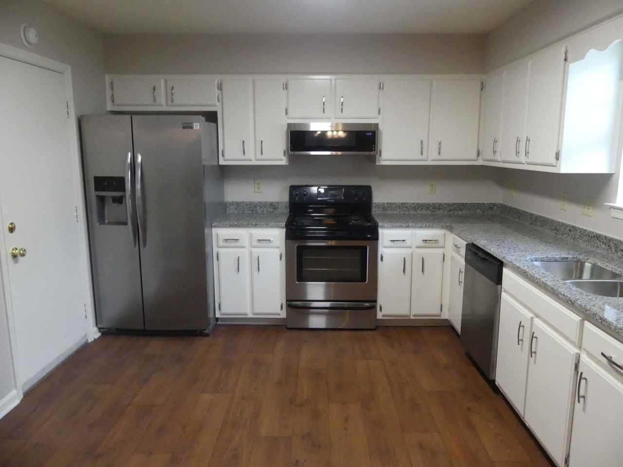 12 Compton Ct - Photo 6 of 18